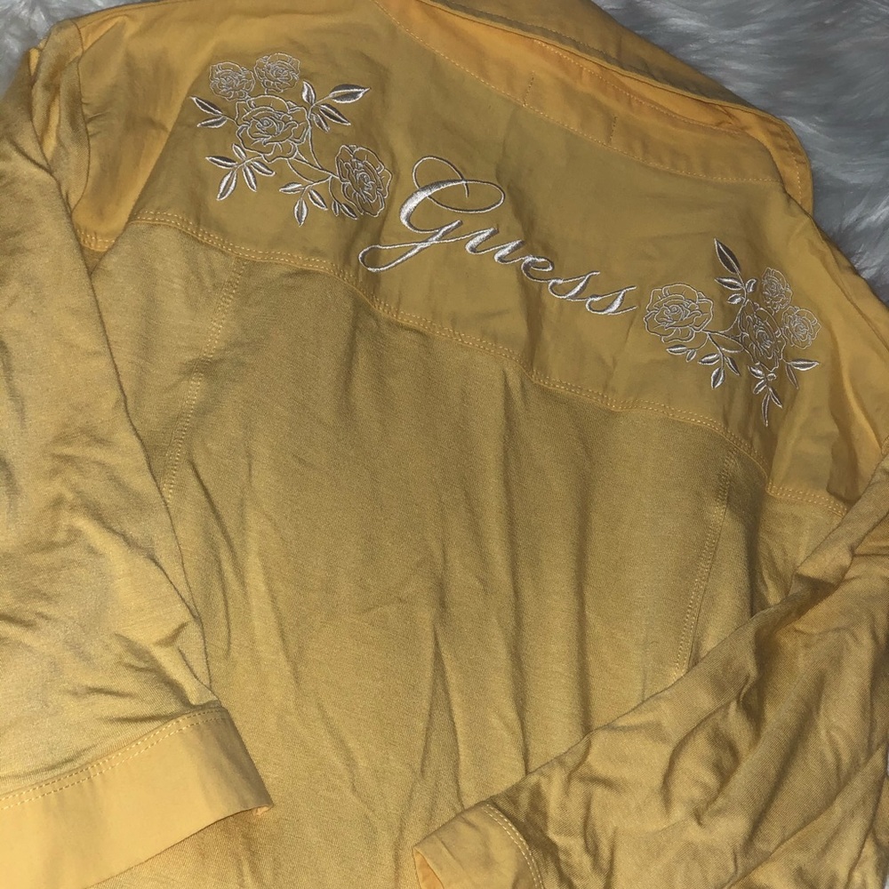 💛Guess Ultra Soft T-shirt blouse NWT💛